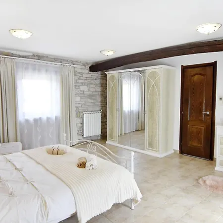 Family Friendly House With A Swimming Pool Kuberton, Istria - Sredisnja Istra - 25043 Σπίτι διακοπών Grožnjan